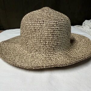 Stylish Tan Woven Hat with Bow